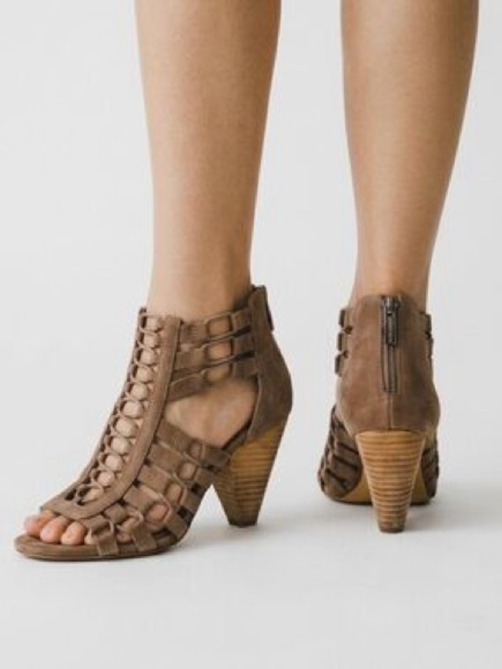 NEW VINCE CAMUTO Women's Tan Suede Gladiator Sandals